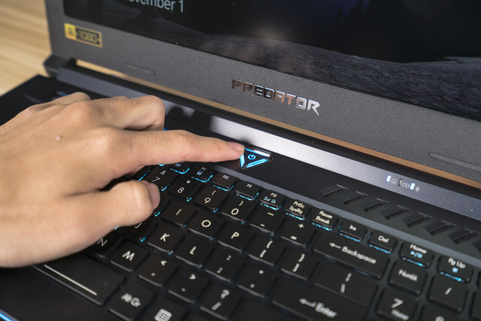 宏碁掠夺者Helios 500性能如何？Acer掠夺者Helios 500游戏本详细评测图解