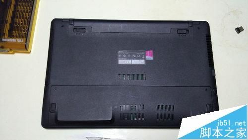 华硕X352W笔记本怎么拆机清理风扇?