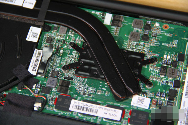 雷蛇灵刃潜行版内部做工怎么样？雷蛇Blade Stealth新款灵刃潜行版全面拆解评测