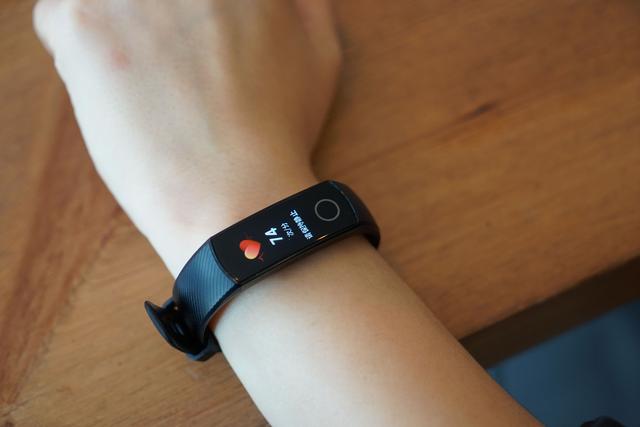 荣耀手环5和小米手环4哪个好 荣耀手环5和小米手环4全面对比评测