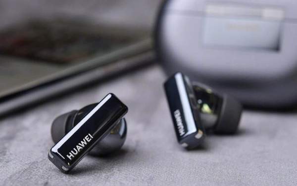 华为freebudspro无线和有线哪款好 华为freebudspro无线和有线区别对比