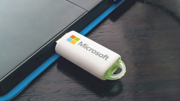 Win10提供正反插入的USB 3.1 Type-C标准和USB Dual Role连接的原生支持
