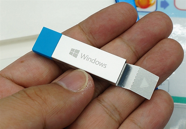 Win10零售版优盘线下开卖：金属设计 很精致