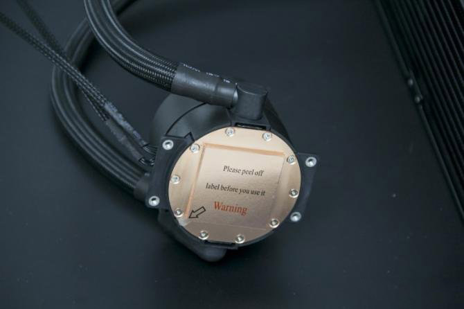 极致的静音操作 酷冷至尊冰神p240 rgb一体式水冷详细评测 - 番茄系统