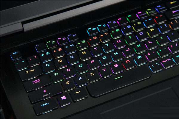 微星gt75vr值得买吗？微星GT75VR Titan 8RG游戏本全面详细图文评测