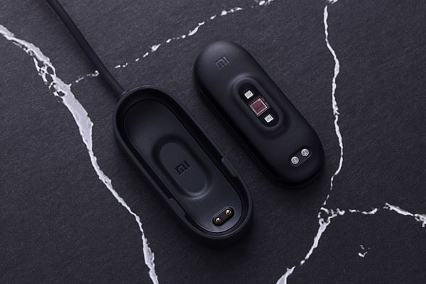 小米手环4 NFC版简评 小米手环4 NFC版使用体验