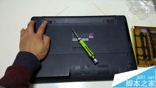 华硕X352W笔记本怎么拆机清理风扇?