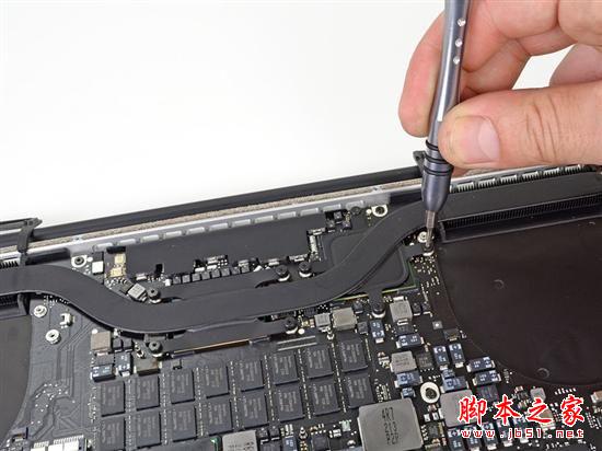 苹果新发布本本MacBook Pro Retina版本拆机详细过程（大量组图）