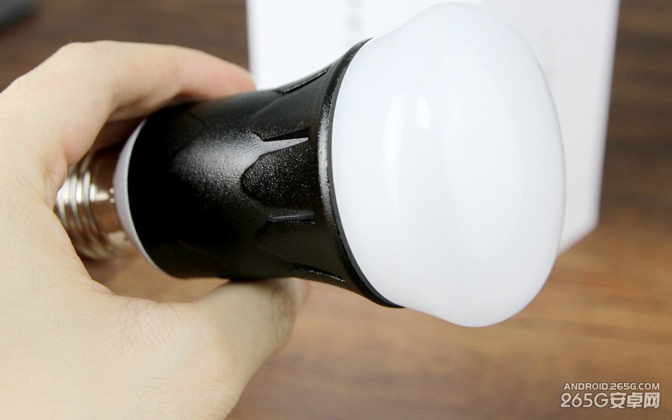 魅族智能灯泡X-Light Plus开箱图赏 可变1600万种颜色