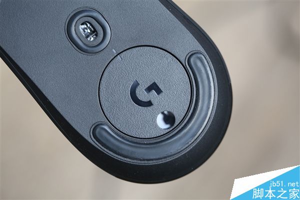 罗技有线版G403游戏鼠标图赏:支持1680万色RGB灯光