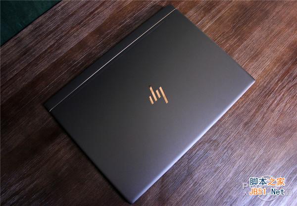 苏菲和幽灵年度对决：微软Surface Laptop与惠普Spectre 13轻薄本详细对比评测图解