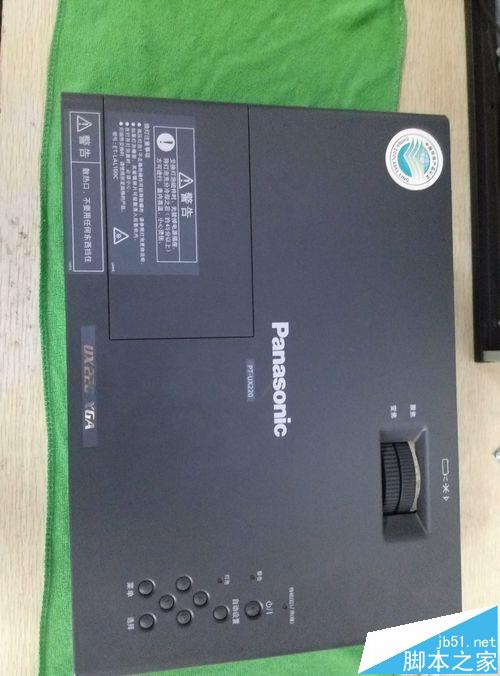 松下PT UX220投影仪怎么拆机?