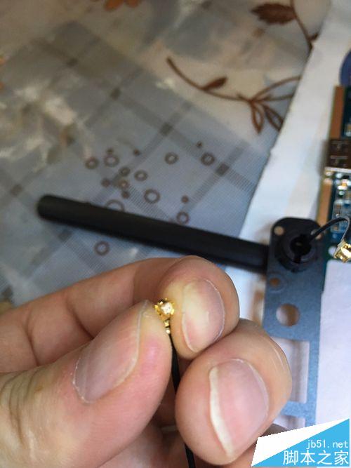 无线路由器怎么换天线? 无线路由改装SMA天线接口的教程