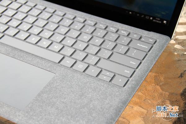 苏菲和幽灵年度对决：微软Surface Laptop与惠普Spectre 13轻薄本详细对比评测图解