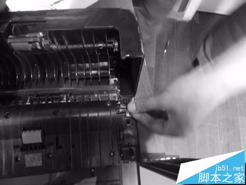 惠普HP7500A打印机扫描时出现一小黑色的竖线该怎么办?