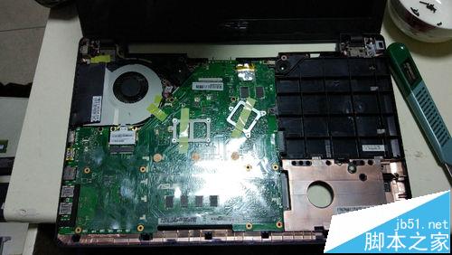 华硕X352W笔记本怎么拆机清理风扇?