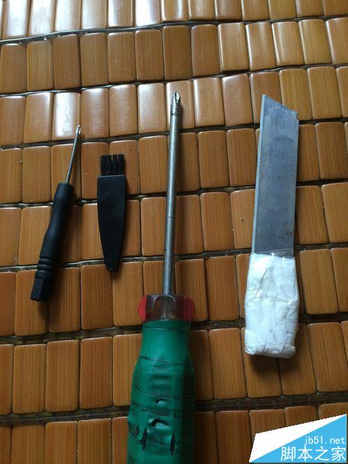 联想g480笔记本怎么拆机清灰并涂抹硅脂?