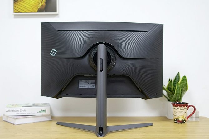 三星玄龙骑士G7体验如何 三星玄龙骑士G7电竞显示器评测