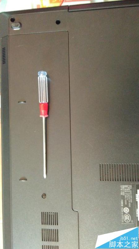 戴尔dell3452笔记本怎么安装内存条?