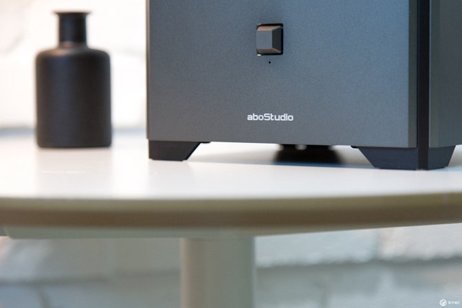 小体积却有大能量18核 i9-7980XE迷你小机箱装机教程实录