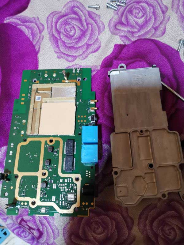 华为移动路由5G CPE pro拆解图