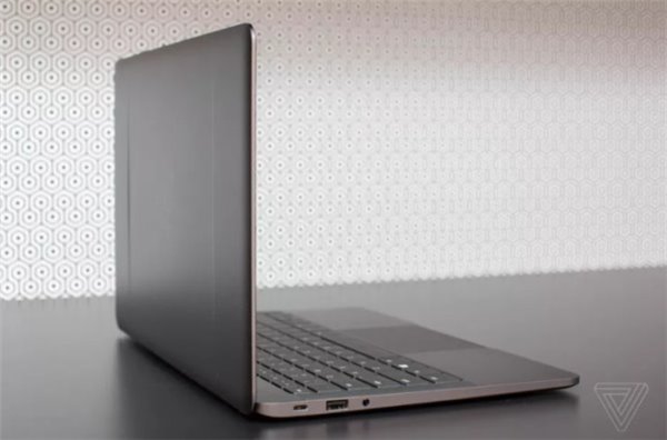 雷蛇新款Blade Stealth笔记本变化好大 灯厂没灯了