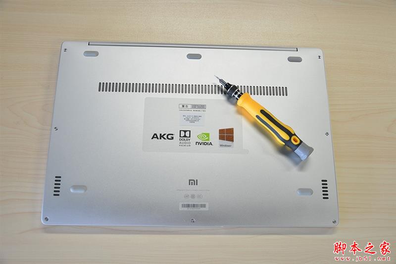 小米笔记本Air做工如何？小米笔记本Air真机首发拆解图解