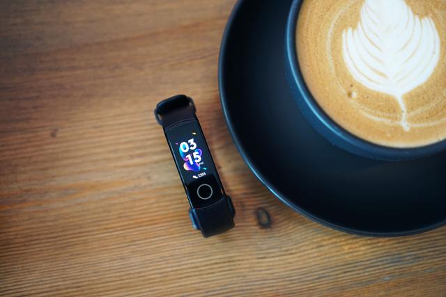 荣耀手环5和小米手环4哪个好 荣耀手环5和小米手环4全面对比评测