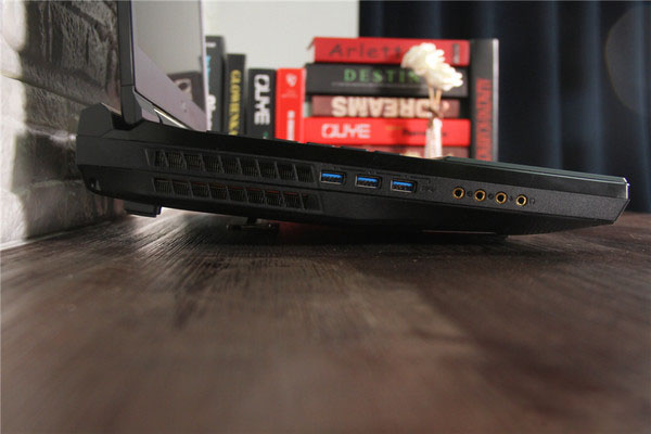 微星gt75vr值得买吗？微星GT75VR Titan 8RG游戏本全面详细图文评测