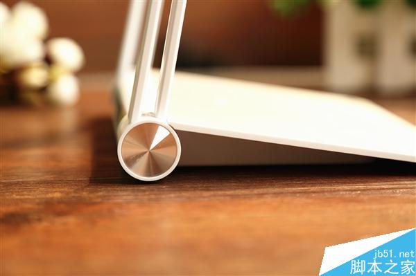 360安全路由5G版图赏：薄如鼠标垫