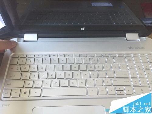 hp envy x360笔记本怎么安装固态硬盘?