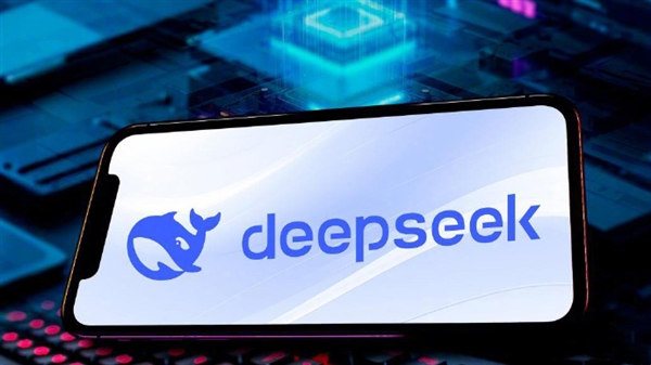 历史首次！DeepSeek同时登顶苹果中美两区App免费榜 下疯了