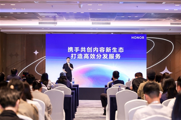 MagicOS 10：通透美学与荣耀主题个性化内容的全新突破