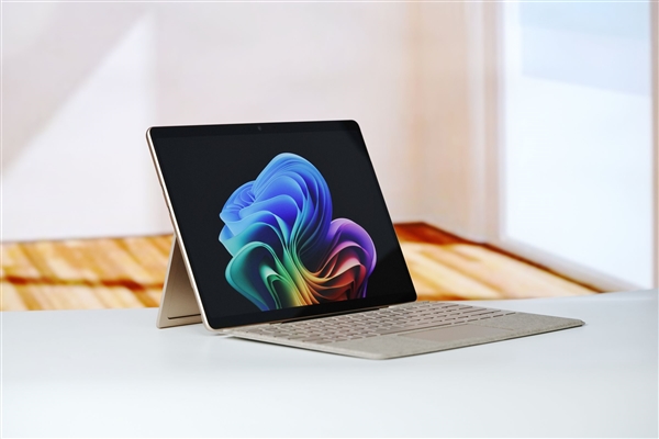 全能2合1 AI平板生产力拉满!全新13英寸Surface Pro图赏