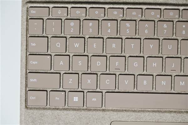 全能2合1 AI平板生产力拉满!全新13英寸Surface Pro图赏