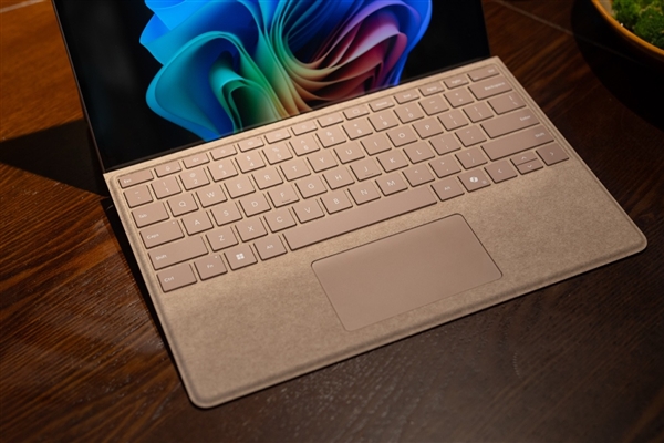 全新Surface Pro 13英寸上手体验：骁龙芯+Win11 移动办公神器