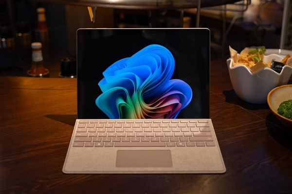 全新Surface Pro 13英寸上手体验：骁龙芯+Win11 移动办公神器