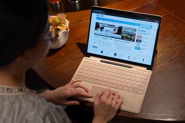 全新Surface Pro 13英寸上手体验：骁龙芯+Win11 移动办公神器