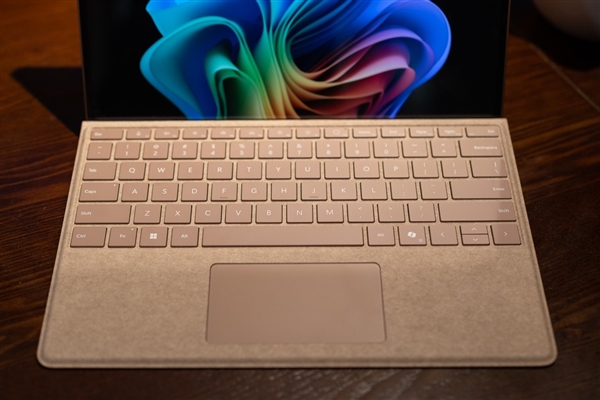 全新Surface Pro 13英寸上手体验：骁龙芯+Win11 移动办公神器