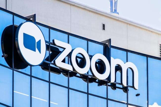 Zoom的“漏洞”围城，从新增用户1.9亿到股价下跌16%
