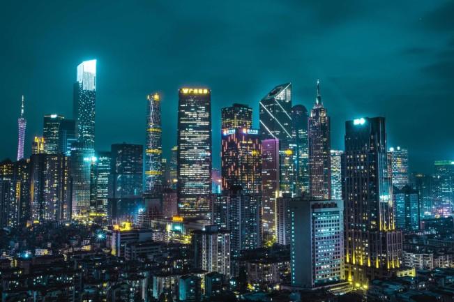 智慧城市面临的物理安全挑战是什么？