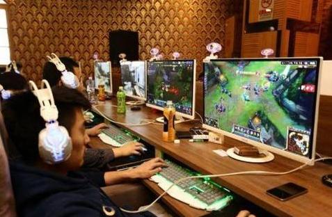 为什么网吧电脑比家里电脑顺畅？