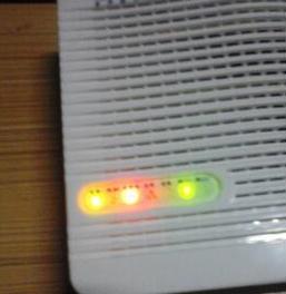 猫和光纤信号灯闪红灯是怎么回事?