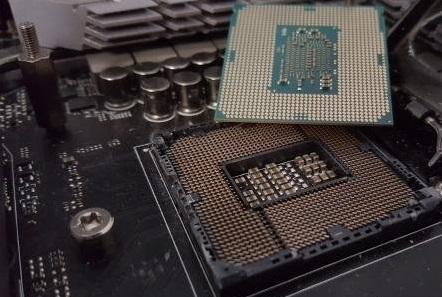 intel第八代处理器可以上200系列主板吗？