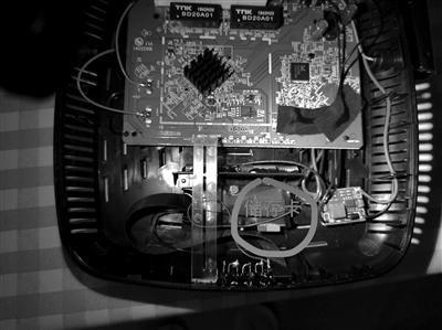 住民宿被偷拍,他反手就把房东送进警局 | 反偷拍技术大揭秘