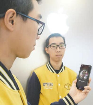 三对双胞胎"破解"FaceID，iPhoneX 哭了