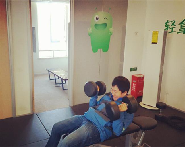 苦读18年后,他却改行当一名黑客 | 宅客故事