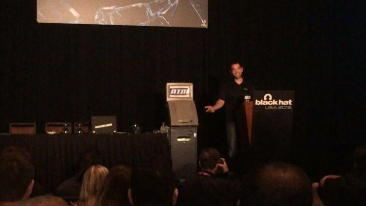 看黑客如何在Black Hat 2016上5秒干掉 macOS 系统,“催吐”ATM机| 宅客周刊