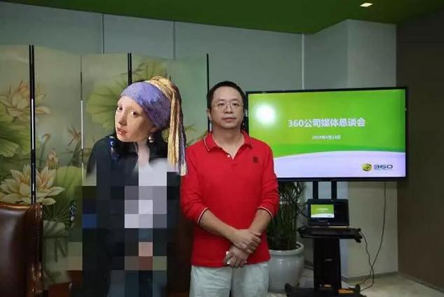大家好，我就是和老周合影的大熊女编辑