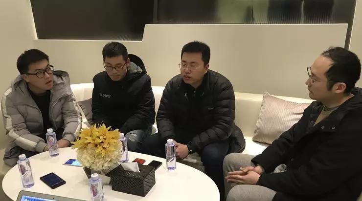 我亲眼见证了一场黑客&ldquo;机机&rdquo;大战，黑马冠军的手法很skr